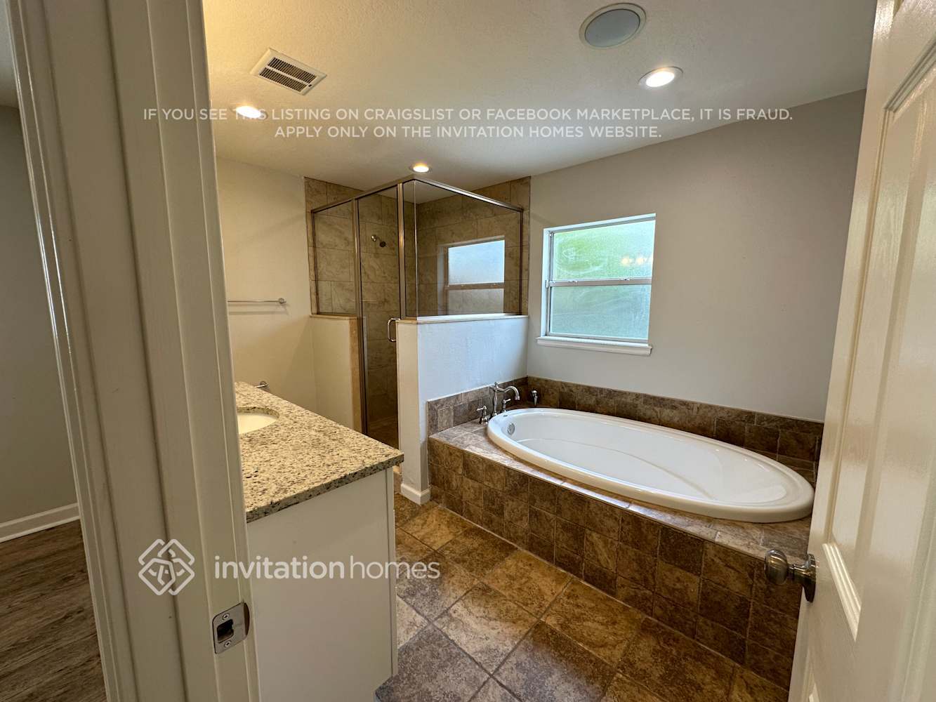 Building Photo - 705 Carvell Dr
