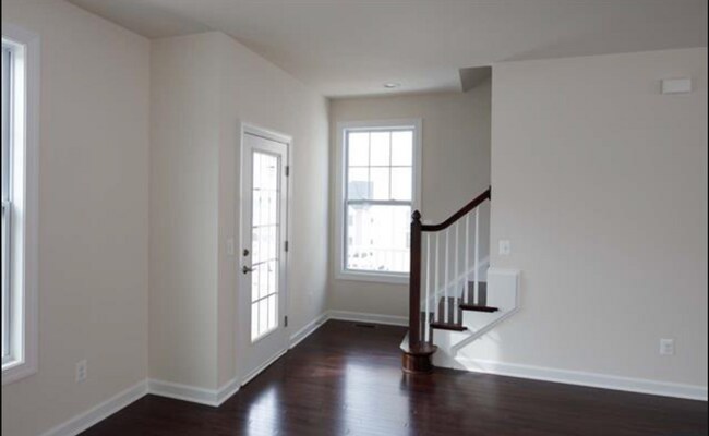 Building Photo - 2410 Winthrop Dr