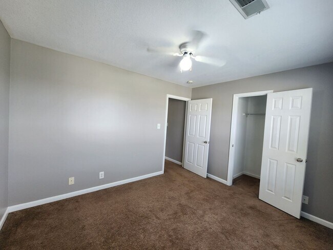 Building Photo - 112 N Cavalcade Cir