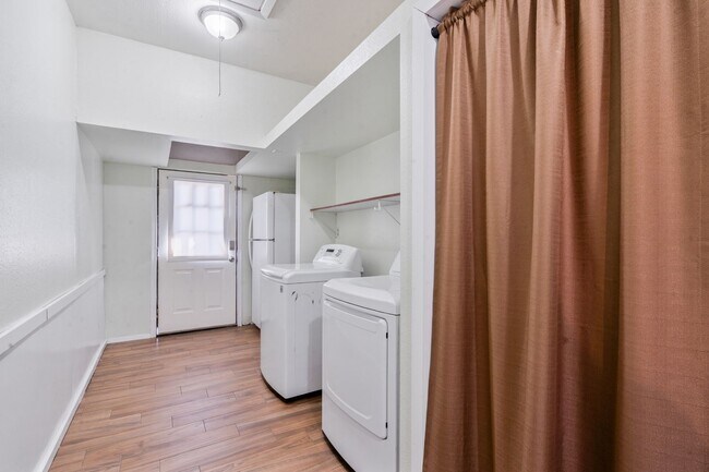 Building Photo - Vacant