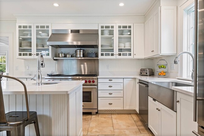 Building Photo - 61 Jennings Ave