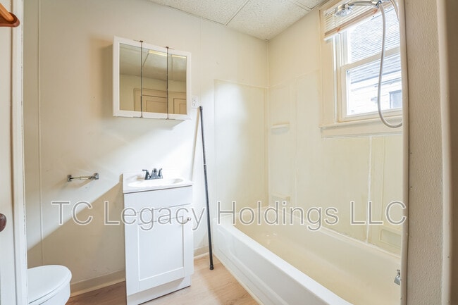 Building Photo - 316 1/2 Harrison Street