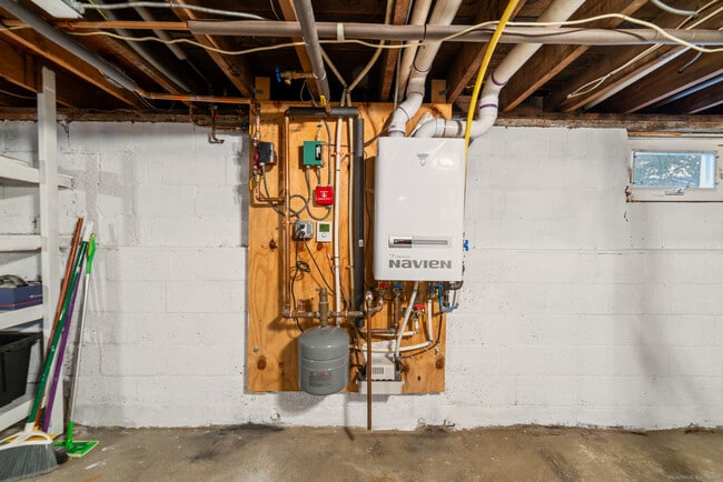 Building Photo - 46 Elaine Rd