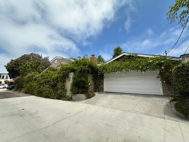 Building Photo - 1127 Virginia Way