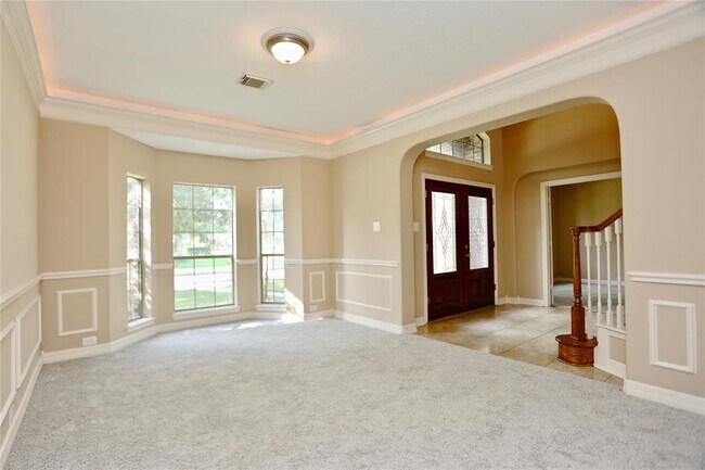 Building Photo - 14010 Norhill Pointe Dr