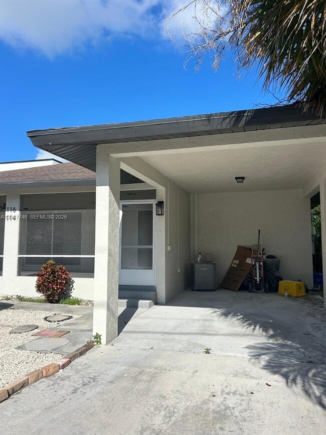 Building Photo - 114 S Lakeside Dr
