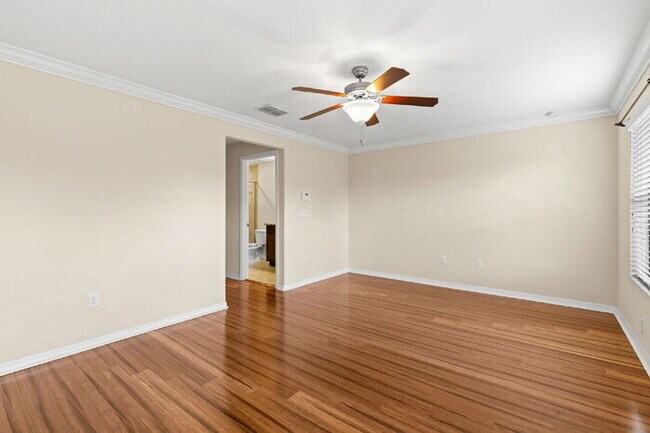 Building Photo - LIKE NEW Town Home For Rent in Wesley Chapel!