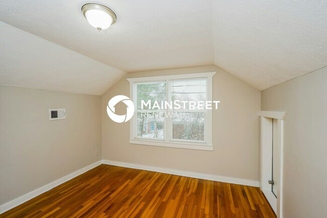 Building Photo - 3 Bedroom Pet-Friendly Home in Louisville,...