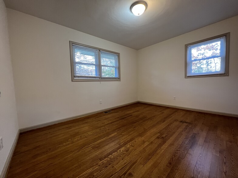 Building Photo - 4020 Bradshaw Rd