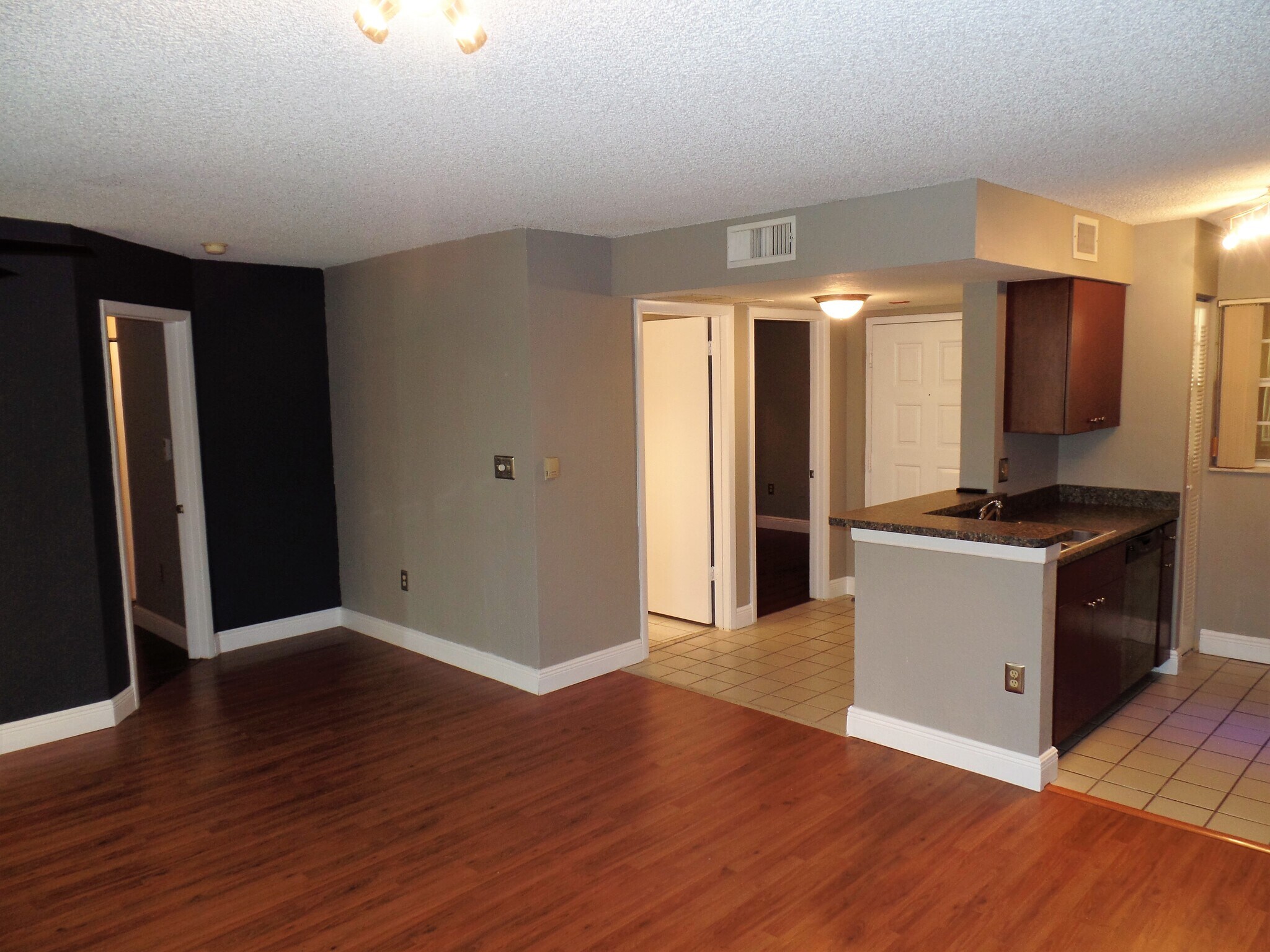 Building Photo - 2881 N Oakland Forest Dr