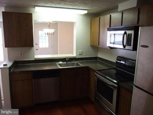 Building Photo - 411 Palmspring Dr