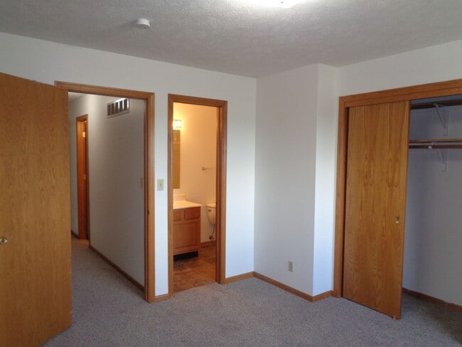 Building Photo - 1230 W Washington St