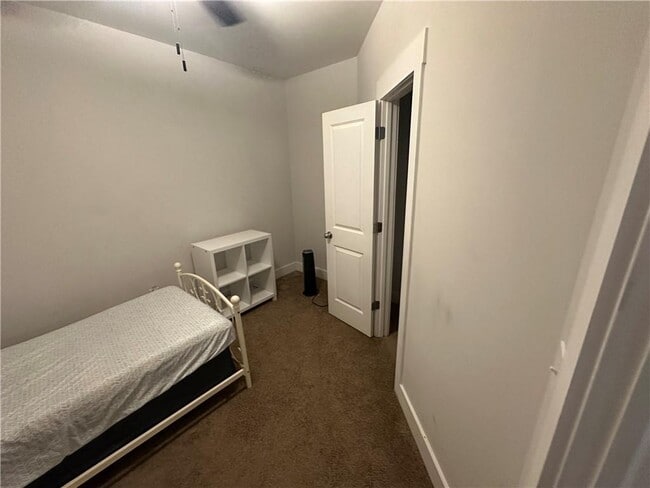 Building Photo - 370 Crestbrook Ln