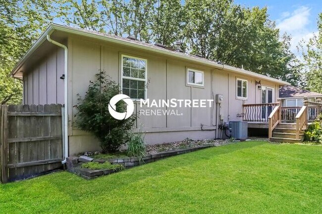 Building Photo - 3 Bedroom Pet-Friendly Home in LEES SUMMIT, MO with Main Street Renewal