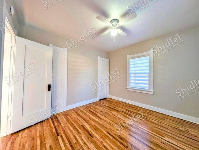 Building Photo - Upgraded Bungalow with Garage