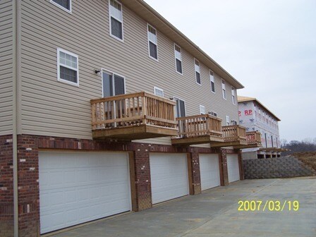Building Photo - 604 Parkside Commons Ct