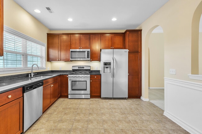 Building Photo - 2950 Hunley Dr