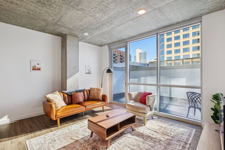 Building Photo - 222 E Jefferson St