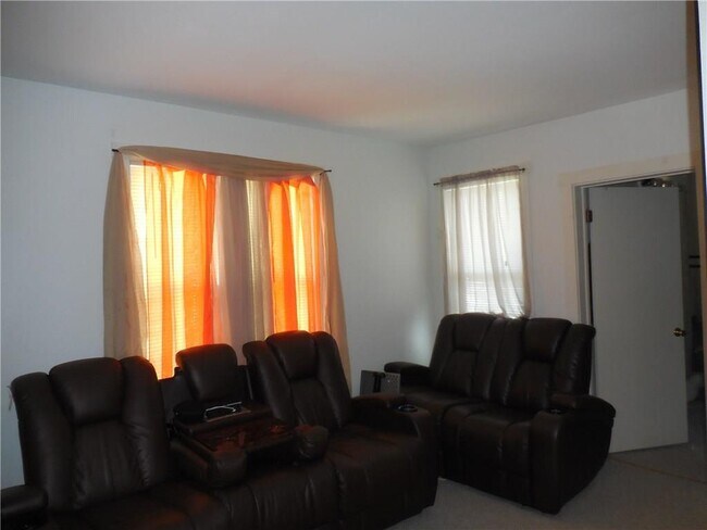 Building Photo - 17 Lake Ave