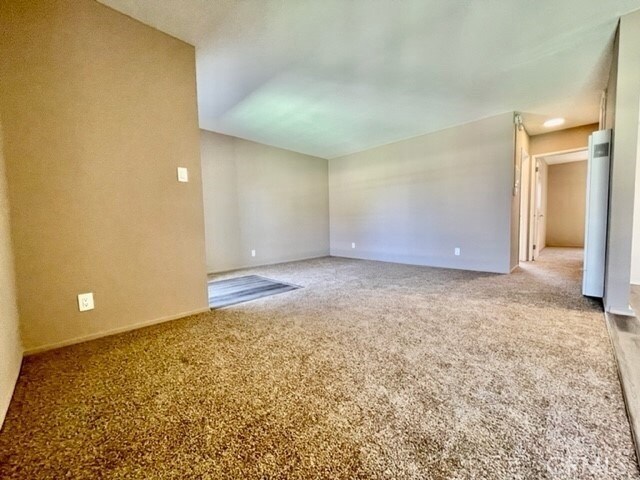 Building Photo - 815 N Rose Ave