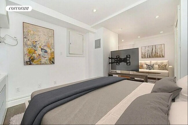 Primary Photo - 102 Greenwich Ave