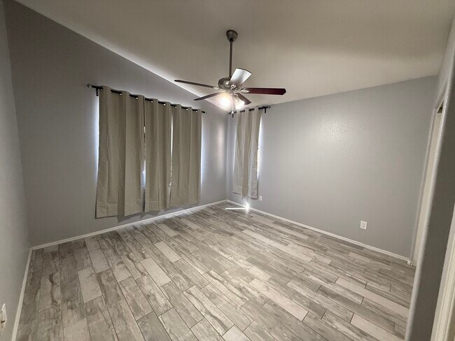 Building Photo - 3972 E Timberline Rd