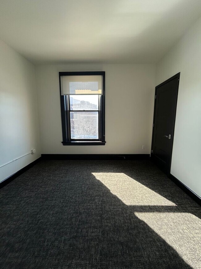 Building Photo - Luxury Downtown Living | Spacious 1-Bedroom 1-Bathroom Loft