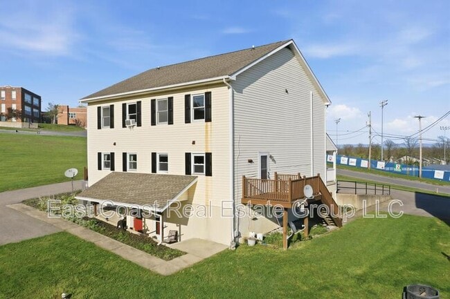 Building Photo - 257 School House Dr