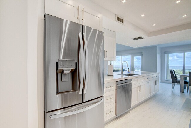 Building Photo - 4301 N Ocean Blvd