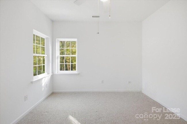 Building Photo - 7709 Sedgebrook Dr E