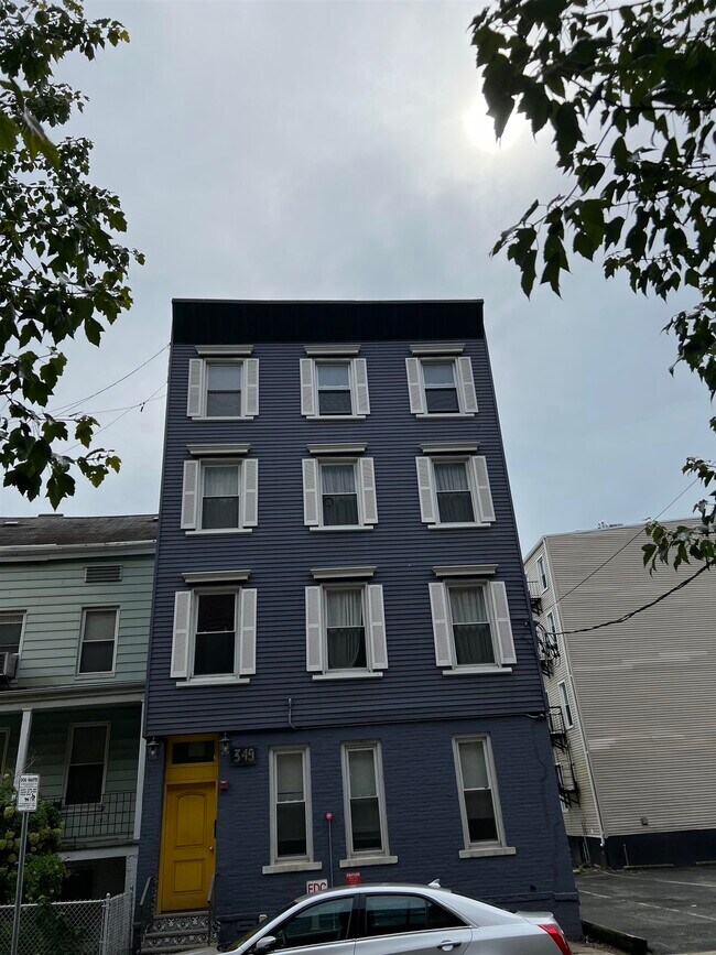 Building Photo - 349 9th St