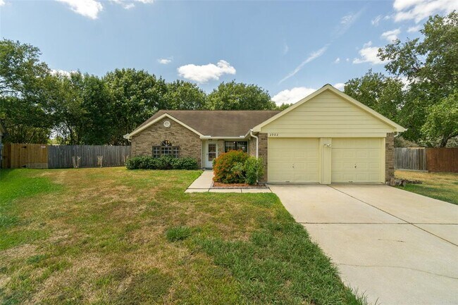 Primary Photo - 2902 Laurelridge Dr