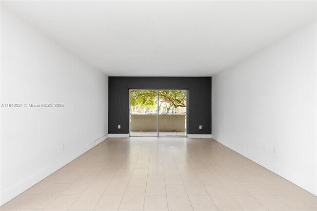 Building Photo - 6890 N Kendall Dr