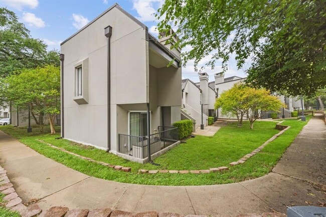 Building Photo - 935 La Posada Dr