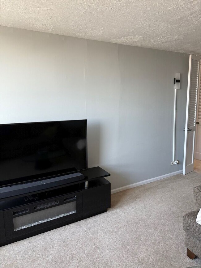 Building Photo - 720 W Gordon Terrace