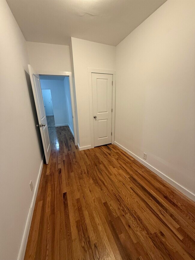 Building Photo - 44 Broadway