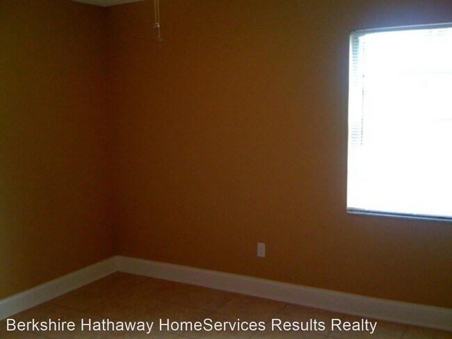 Building Photo - 3 br, 2 bath House - 519 Iowa Woods E Cir