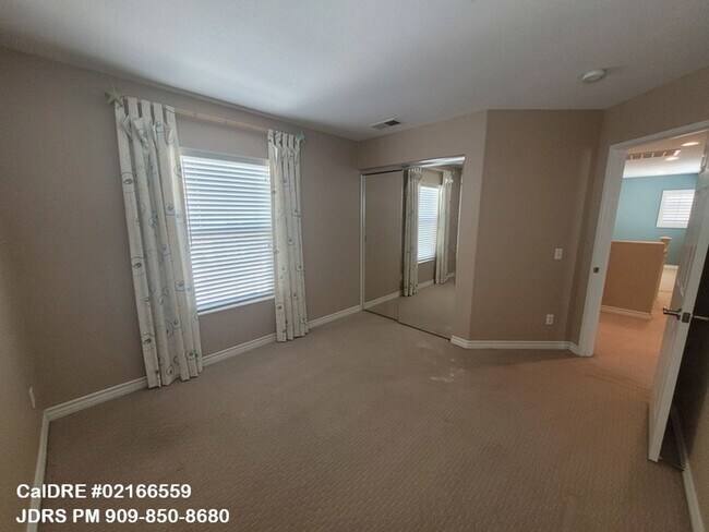 Building Photo - Riverside 3 Bedroom Home