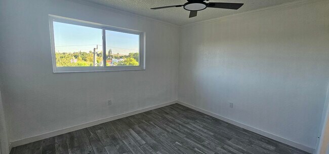 Building Photo - 2500 SW 6th St