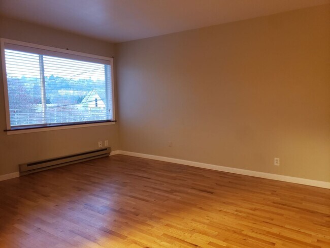 Building Photo - Fremont - Small Building - 1BR Top Floor C...