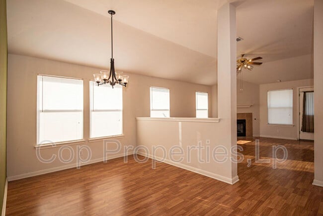 Building Photo - 8422 Whitebrush