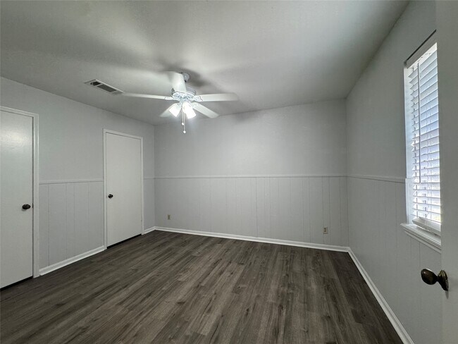 Building Photo - 122 Camellia St