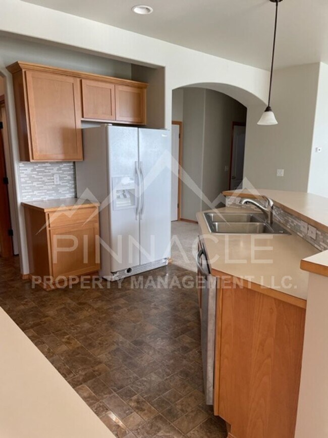 Building Photo - 1808 Clearview Dr