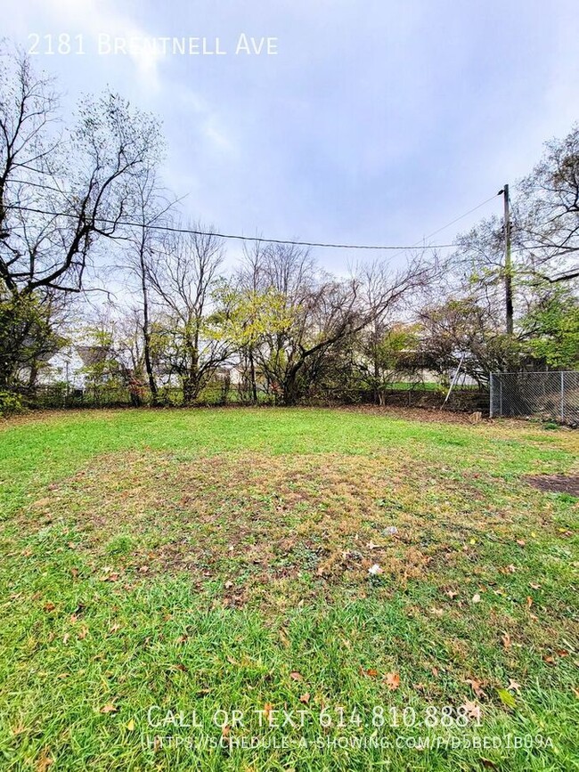 Building Photo - Three Bedroom Home- Large Yard