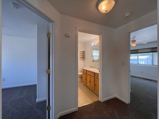 Building Photo - Quaint 3 Bedroom Fernley Home