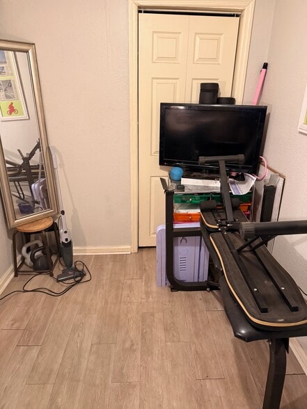 Building Photo - 821 Newton Ave S