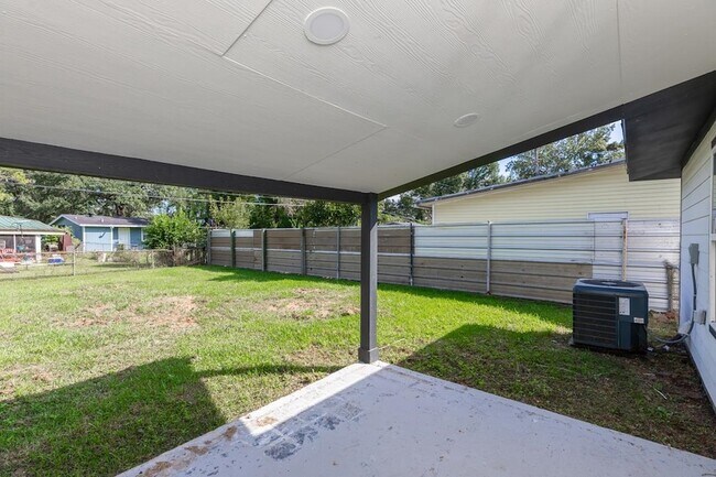 Building Photo - 5260 Landry Ln