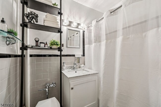 Building Photo - 5 Roosevelt Pl