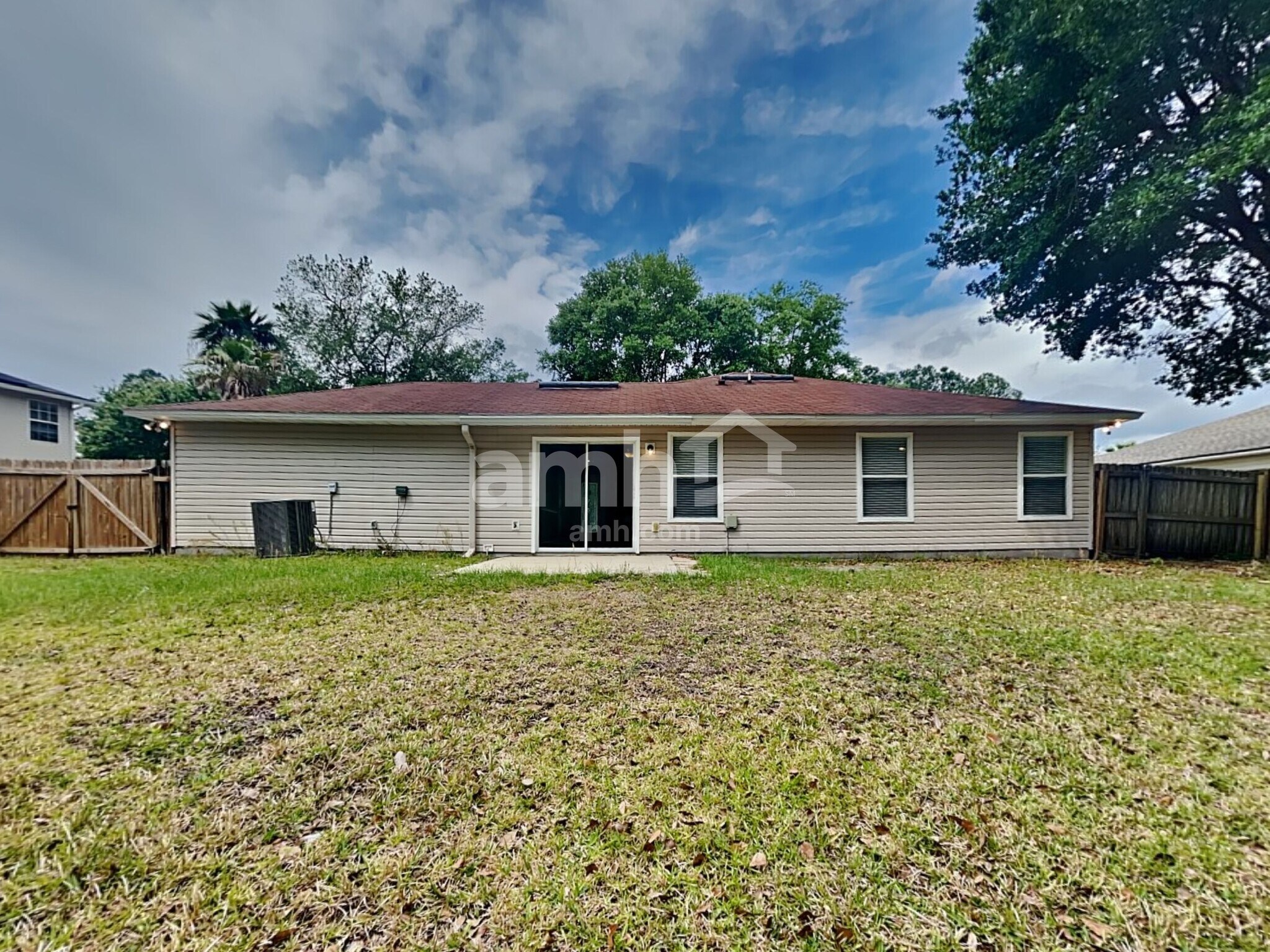 Building Photo - 7049 Beekman Lake Dr