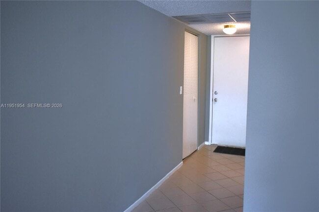 Building Photo - 9450 Live Oak Pl